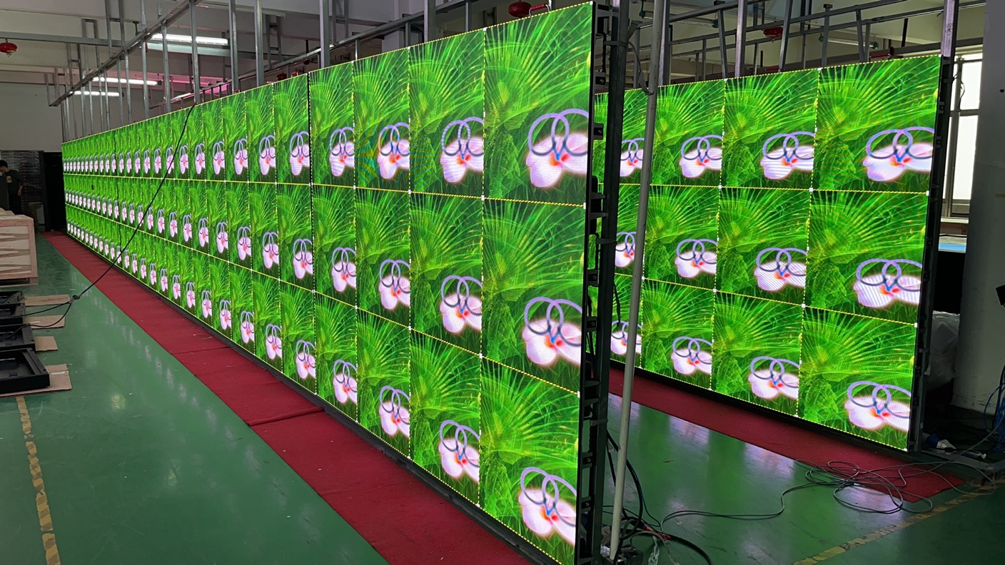 After installing the LED display through the magnetic module, careful inspection is required.